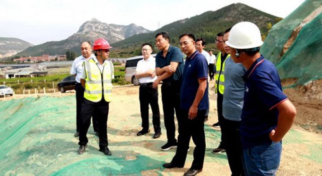 市交通運輸事業(yè)服務中心對S229沂邳線改建工程進行節(jié)前安全質量檢查