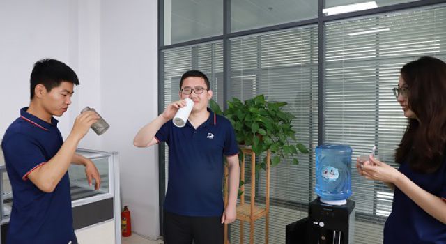 公司定制“潤泰”飲用水，讓員工喝上放心水----提升健康、幸福指數(shù)