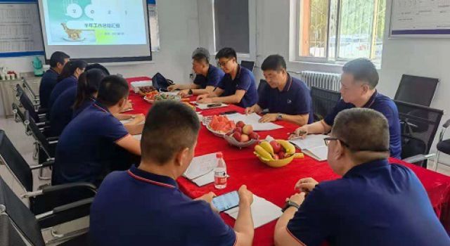 總公司考核組對中衛(wèi)下河沿黃河公路大橋項目進(jìn)行半年工作考核