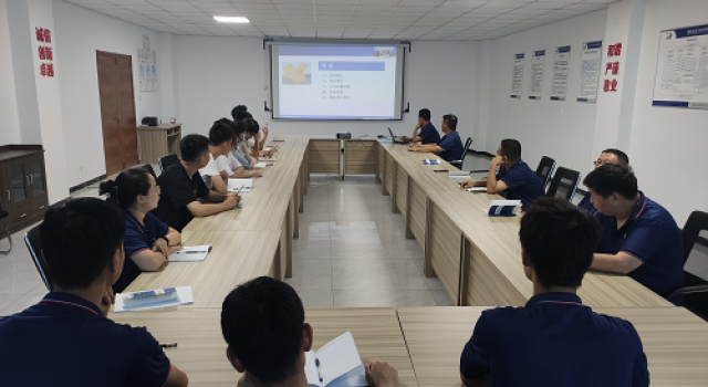 京臺高速三駐地辦對新員工進行崗前和企業(yè)文化培訓