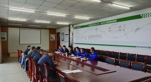 濟南至濰坊高速公路工程第二駐地辦組織三合同招開施工調(diào)度會