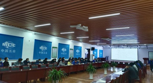 濟(jì)濰高速二駐地辦組織召開(kāi)路面施工技術(shù)交流會(huì)