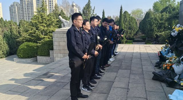 清明祭英烈、共鑄中華魂----經(jīng)十路東延工程淄博段第二總監(jiān)辦祭掃烈士陵園活動